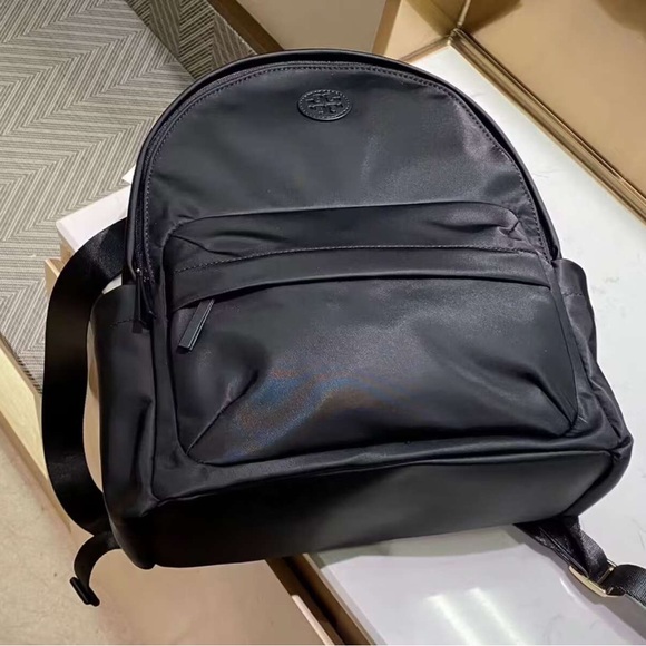 Tory Burch articles for daily use. - Picture 3 of 8